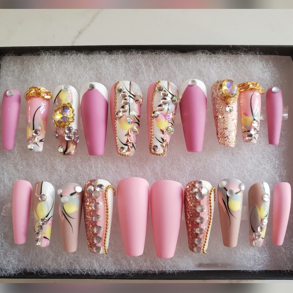 Luxurious press-on Nails - Picture 6 of 16